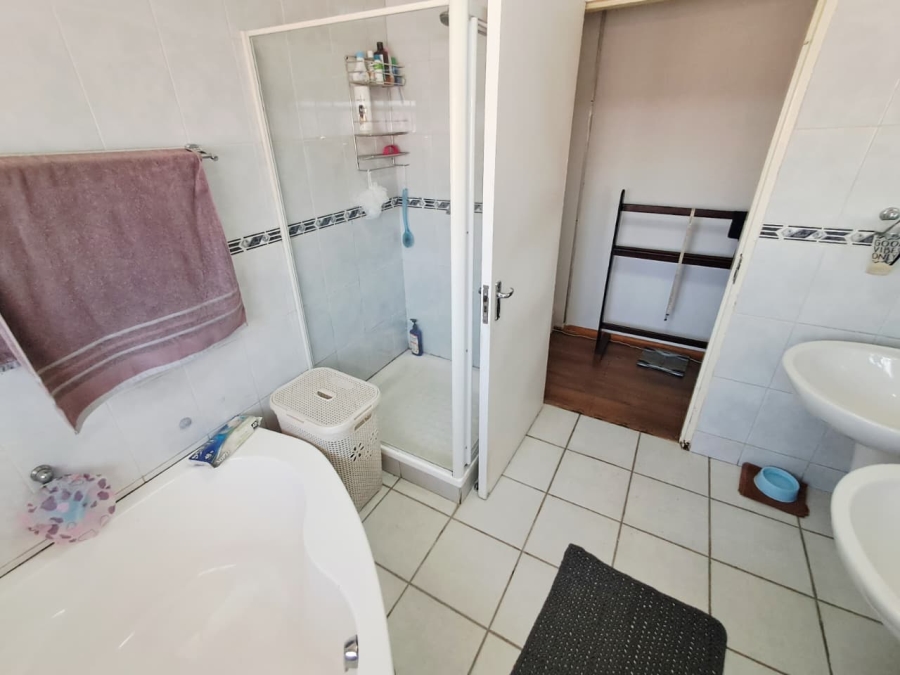 4 Bedroom Property for Sale in Brackendowns Gauteng