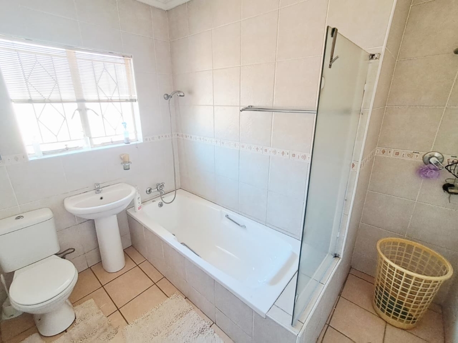 4 Bedroom Property for Sale in Brackendowns Gauteng