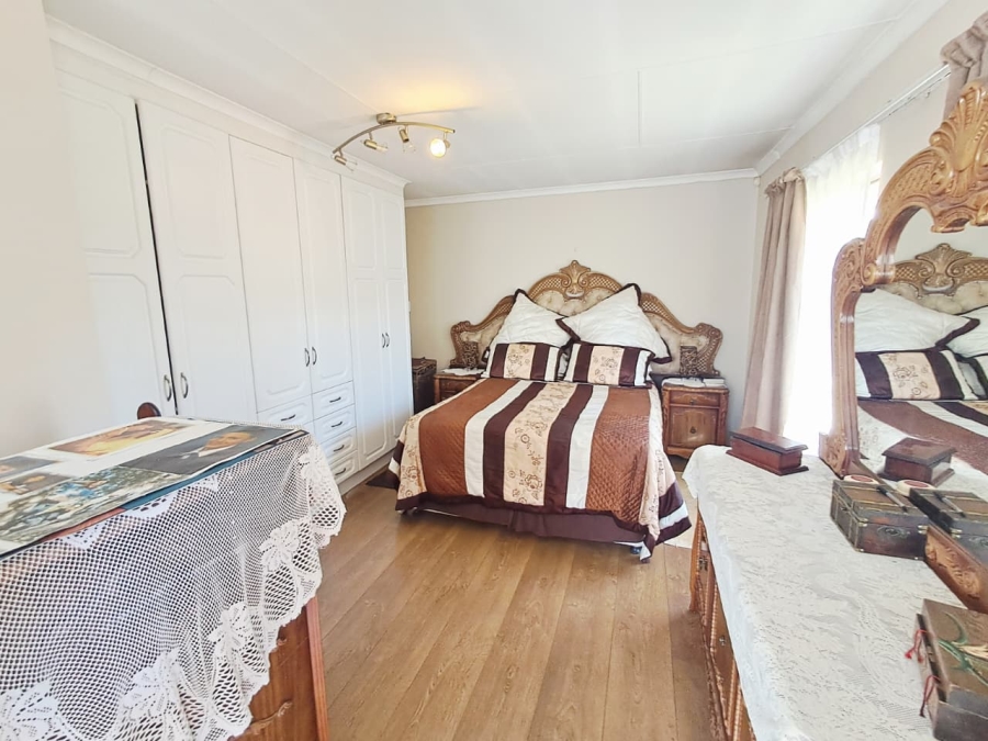 4 Bedroom Property for Sale in Brackendowns Gauteng