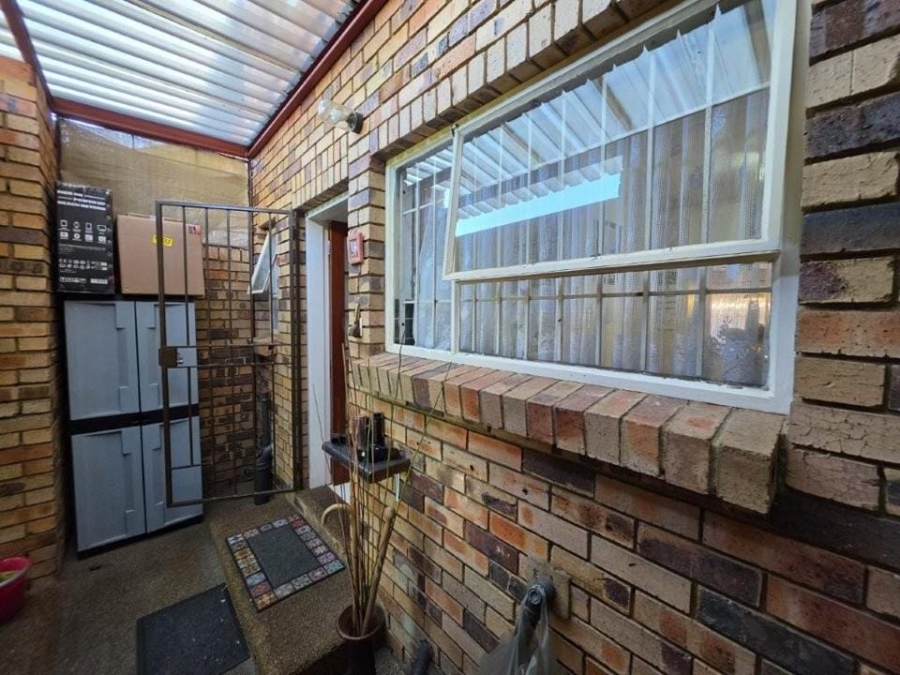 2 Bedroom Property for Sale in New Redruth Gauteng