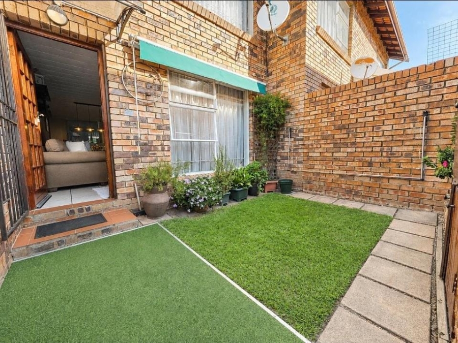 2 Bedroom Property for Sale in New Redruth Gauteng