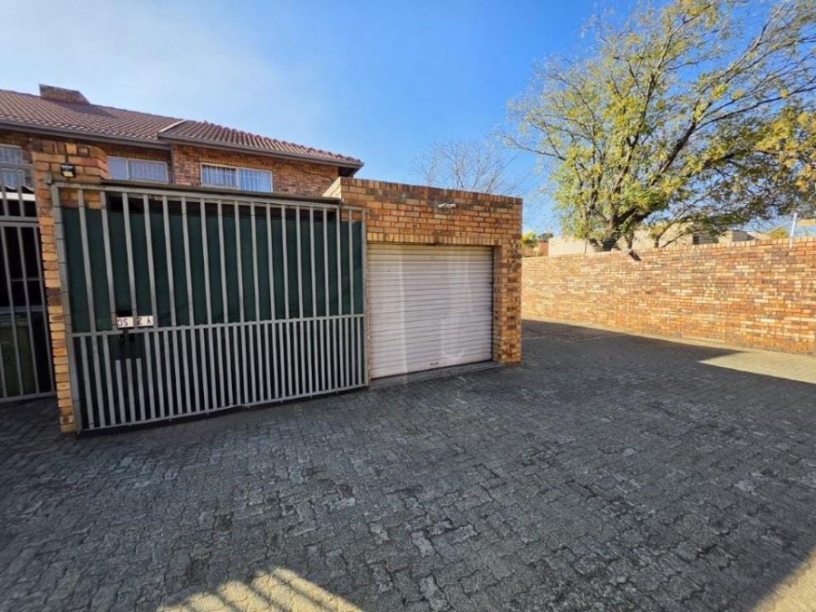 2 Bedroom Property for Sale in New Redruth Gauteng
