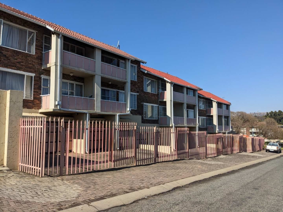 2 Bedroom Property for Sale in Fontainebleau Gauteng