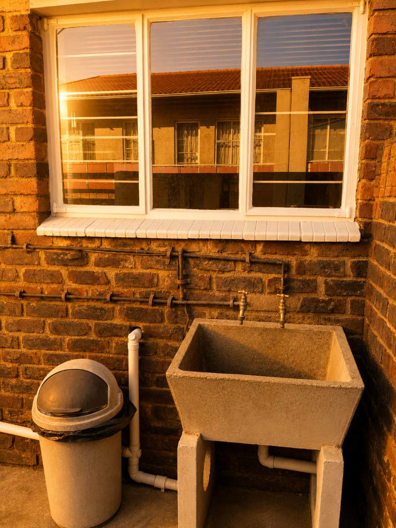 2 Bedroom Property for Sale in Fontainebleau Gauteng