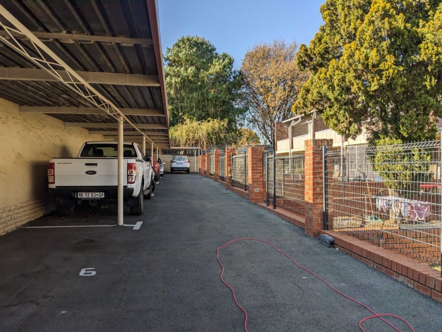 2 Bedroom Property for Sale in Fontainebleau Gauteng