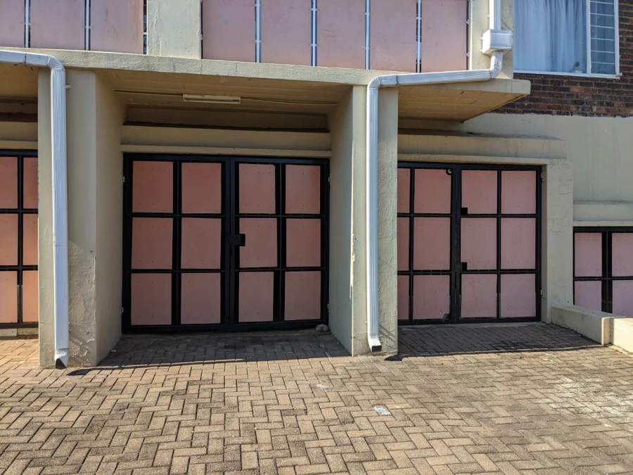 2 Bedroom Property for Sale in Fontainebleau Gauteng