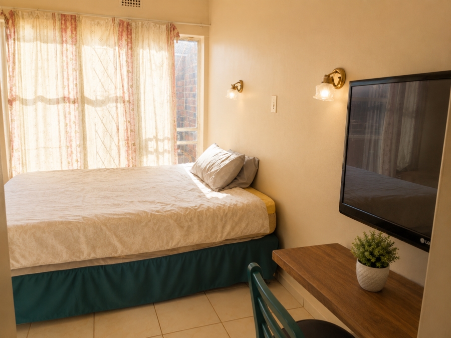2 Bedroom Property for Sale in Fontainebleau Gauteng