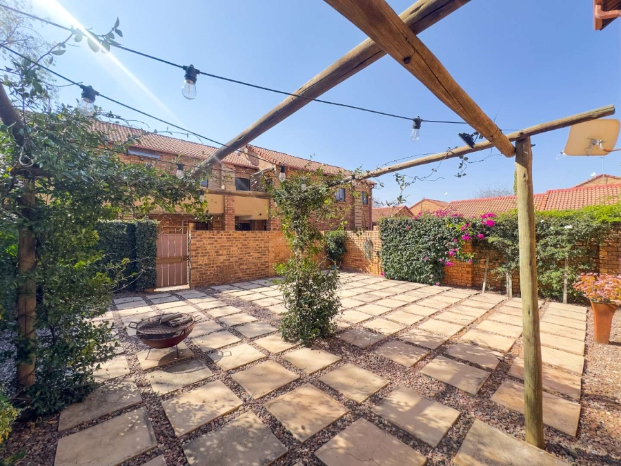 2 Bedroom Property for Sale in Equestria Gauteng