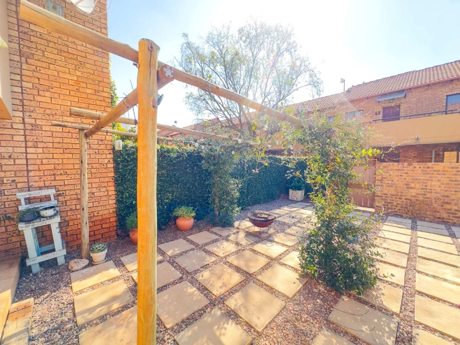 2 Bedroom Property for Sale in Equestria Gauteng