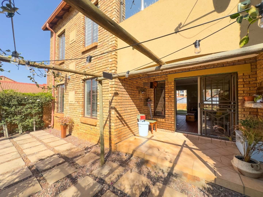 2 Bedroom Property for Sale in Equestria Gauteng