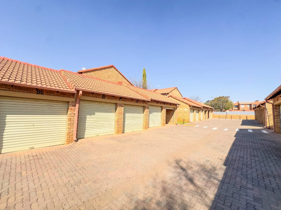2 Bedroom Property for Sale in Equestria Gauteng