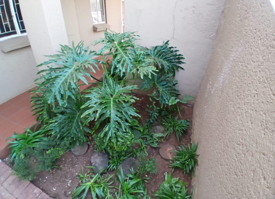 2 Bedroom Property for Sale in Dorandia Gauteng