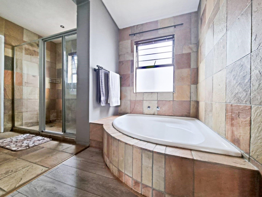 4 Bedroom Property for Sale in Silver Lakes Gauteng