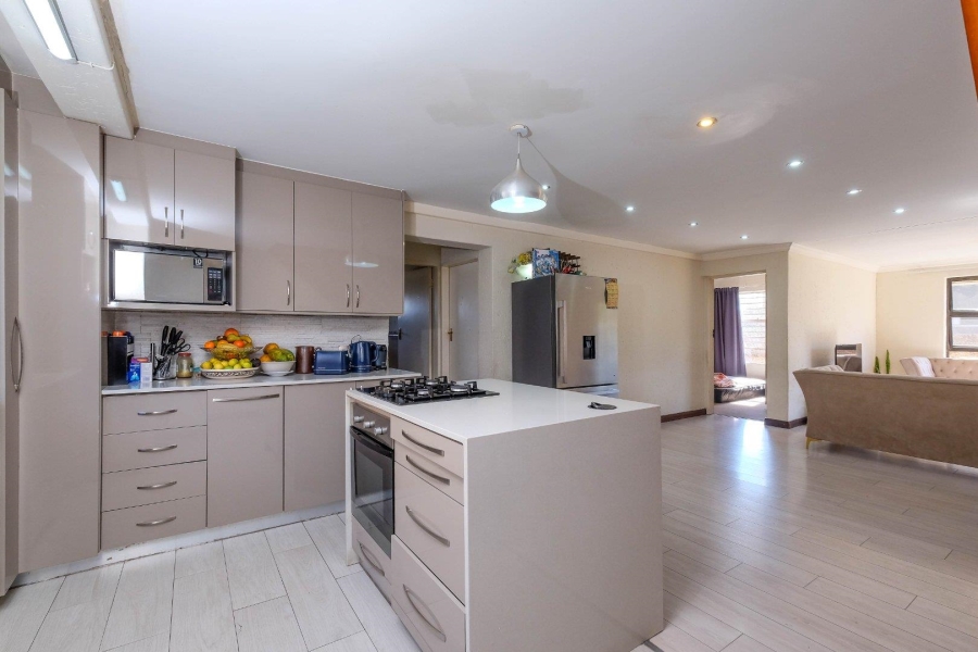 3 Bedroom Property for Sale in Buccleuch Gauteng