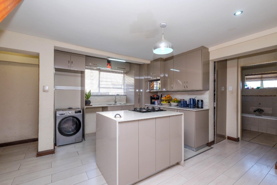 3 Bedroom Property for Sale in Buccleuch Gauteng