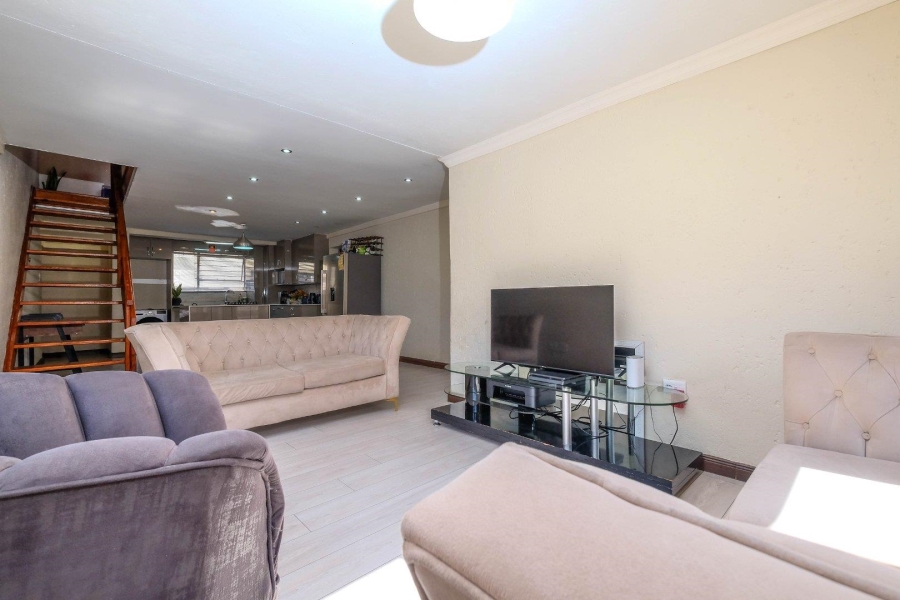 3 Bedroom Property for Sale in Buccleuch Gauteng