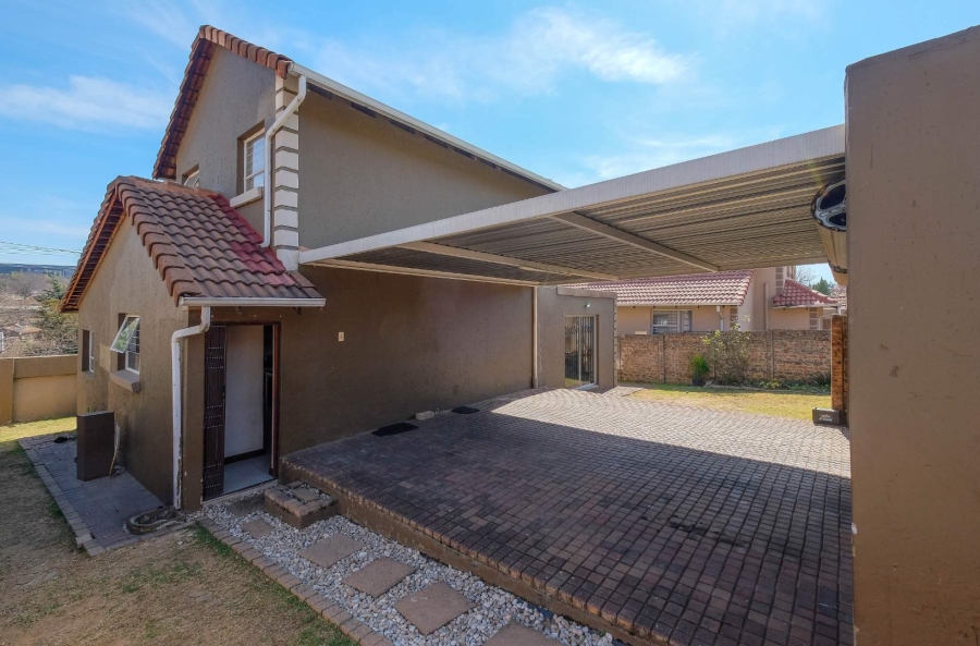 3 Bedroom Property for Sale in Buccleuch Gauteng