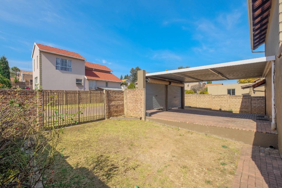 3 Bedroom Property for Sale in Buccleuch Gauteng