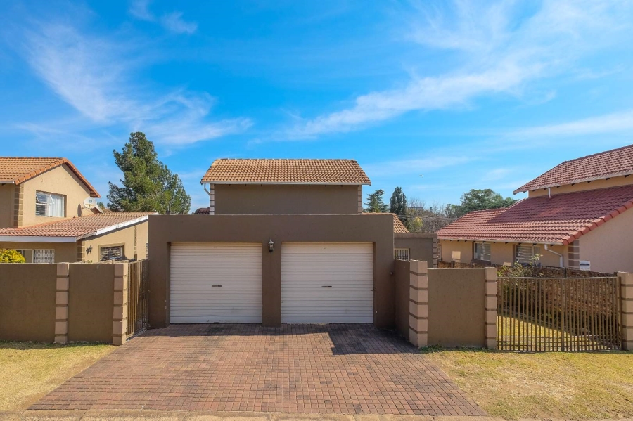 3 Bedroom Property for Sale in Buccleuch Gauteng