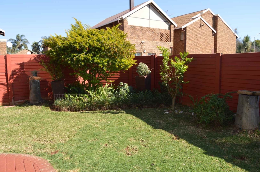 2 Bedroom Property for Sale in Doornpoort Gauteng