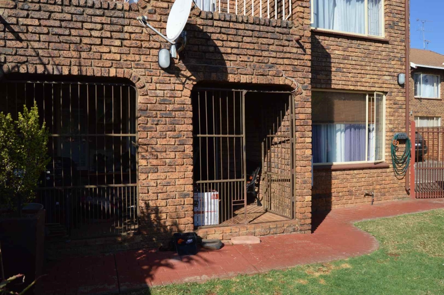 2 Bedroom Property for Sale in Doornpoort Gauteng