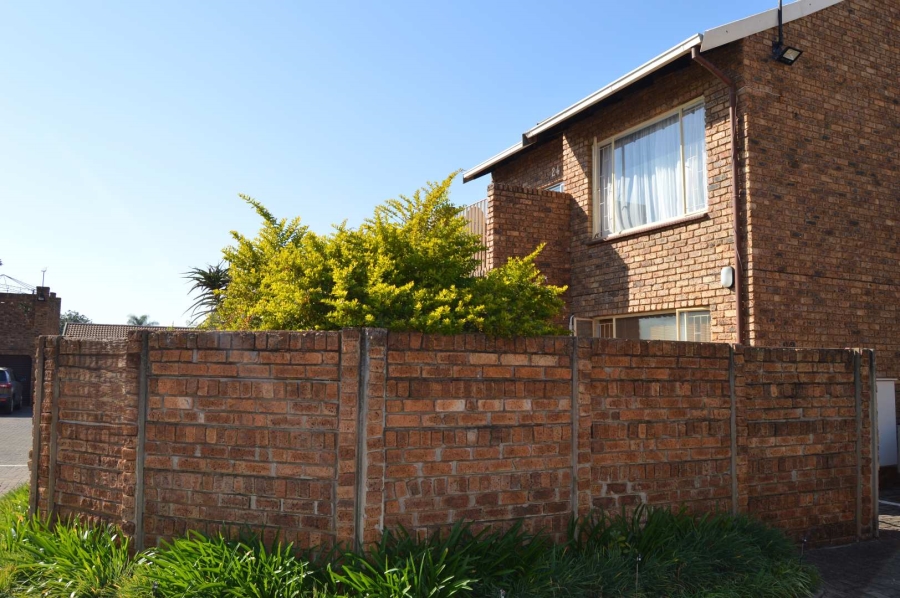 2 Bedroom Property for Sale in Doornpoort Gauteng