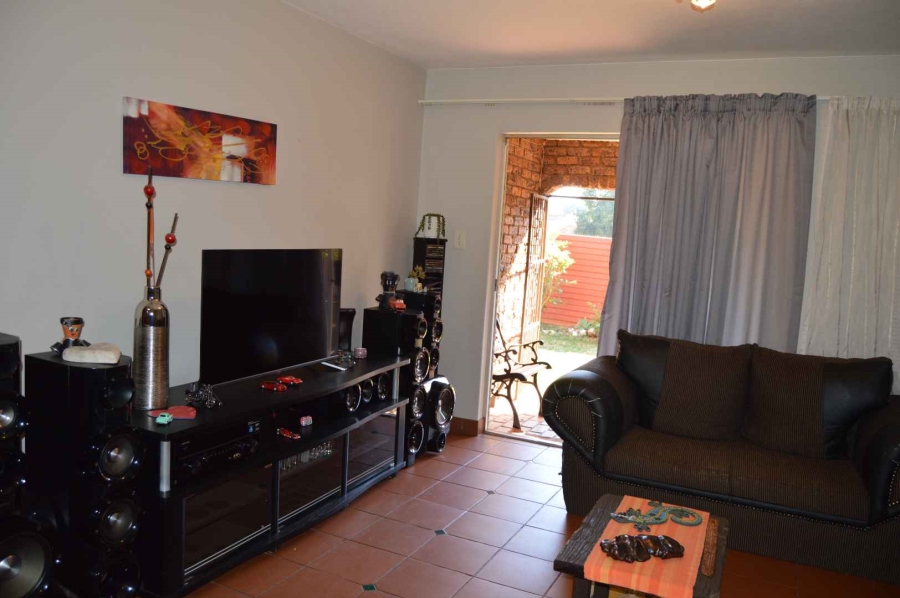 2 Bedroom Property for Sale in Doornpoort Gauteng