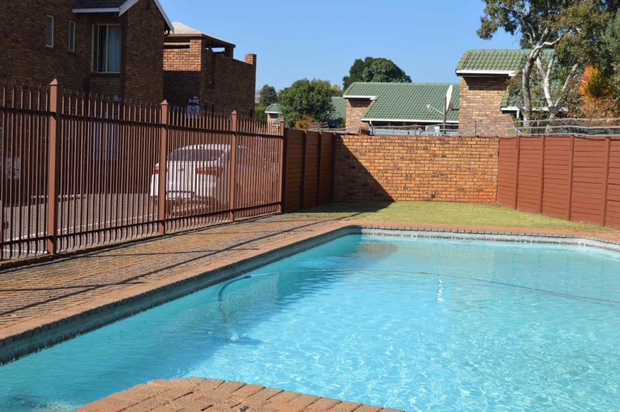 2 Bedroom Property for Sale in Doornpoort Gauteng