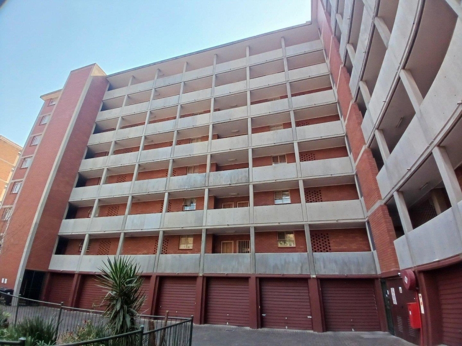 To Let 1 Bedroom Property for Rent in Gezina Gauteng