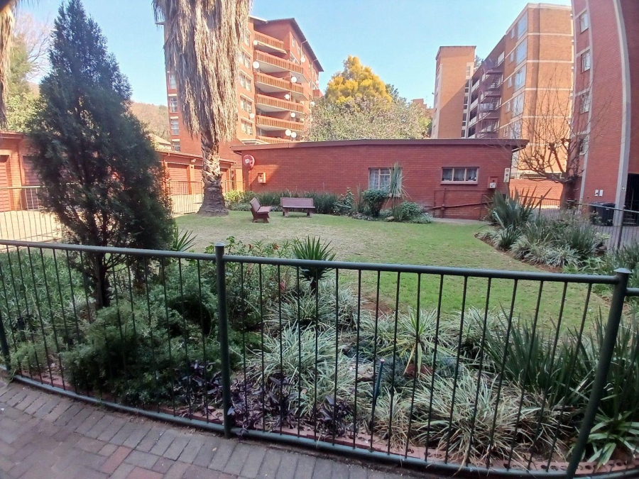 To Let 1 Bedroom Property for Rent in Gezina Gauteng
