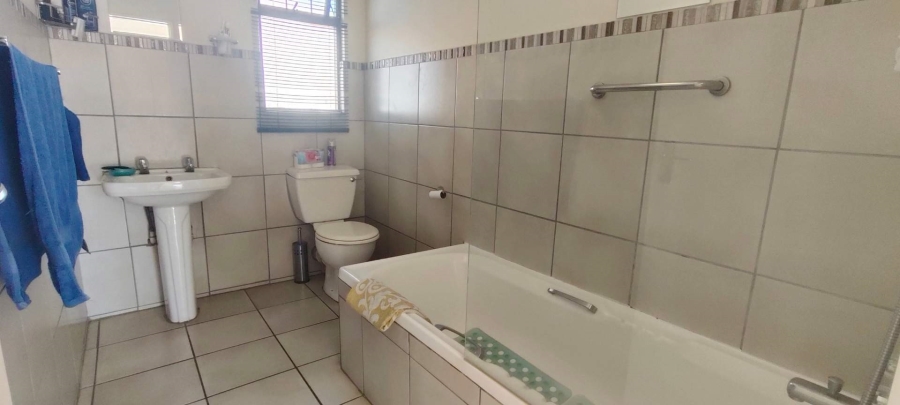 2 Bedroom Property for Sale in Verwoerdpark Gauteng
