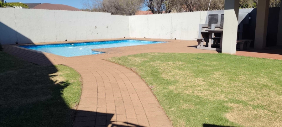 2 Bedroom Property for Sale in Verwoerdpark Gauteng