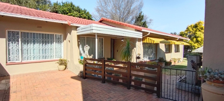 3 Bedroom Property for Sale in Brackendowns Gauteng