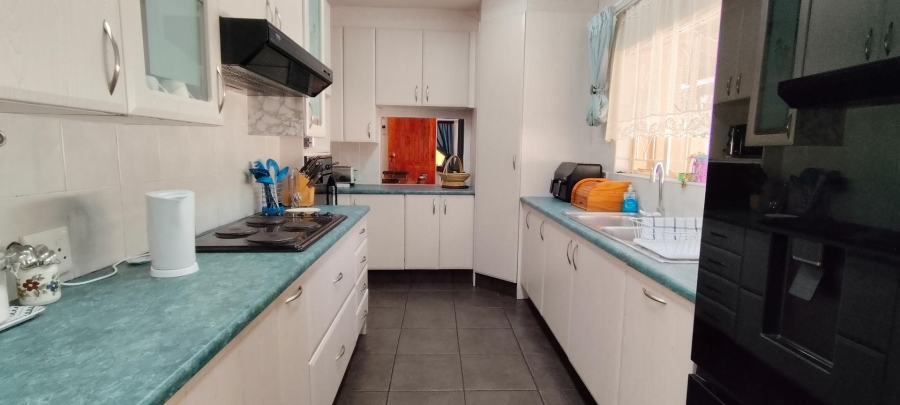 3 Bedroom Property for Sale in Brackendowns Gauteng