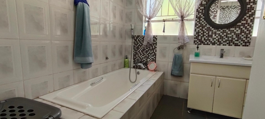 3 Bedroom Property for Sale in Brackendowns Gauteng