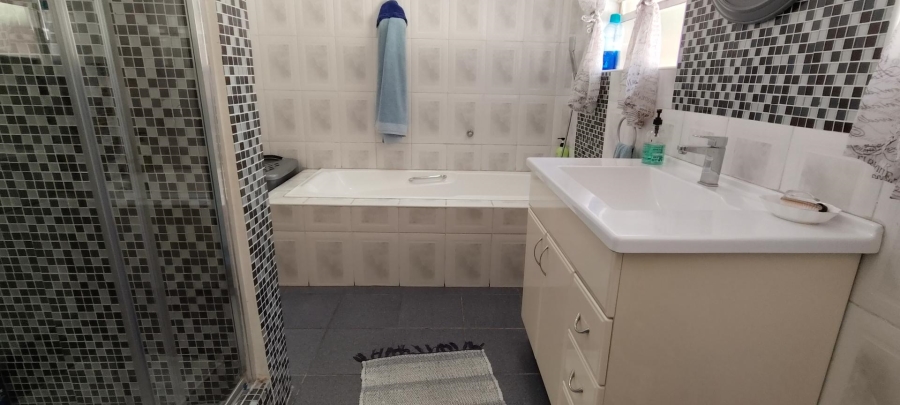 3 Bedroom Property for Sale in Brackendowns Gauteng