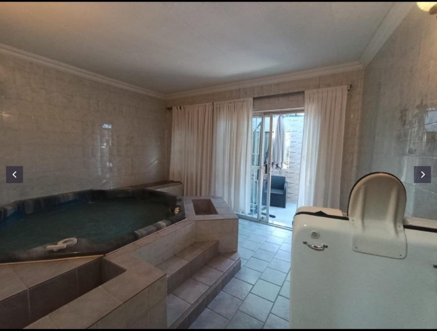 4 Bedroom Property for Sale in Brackenhurst Gauteng