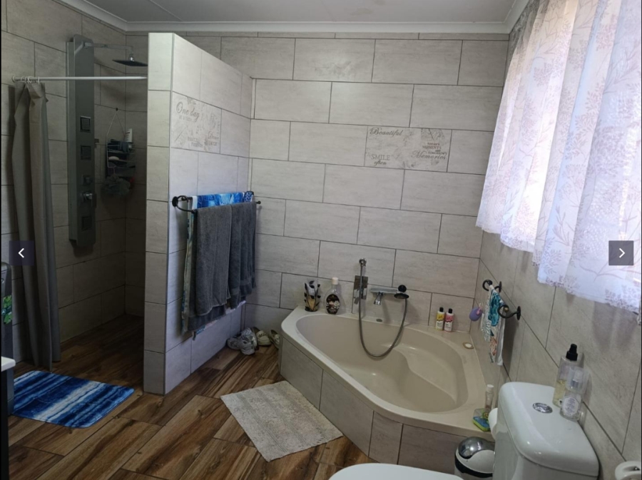 4 Bedroom Property for Sale in Brackenhurst Gauteng