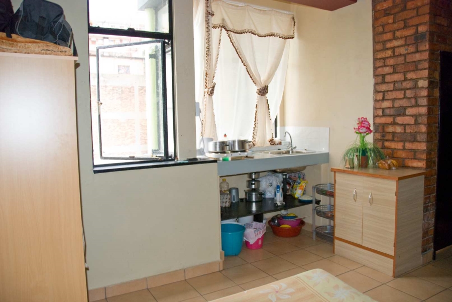 To Let 2 Bedroom Property for Rent in Johannesburg Central Gauteng