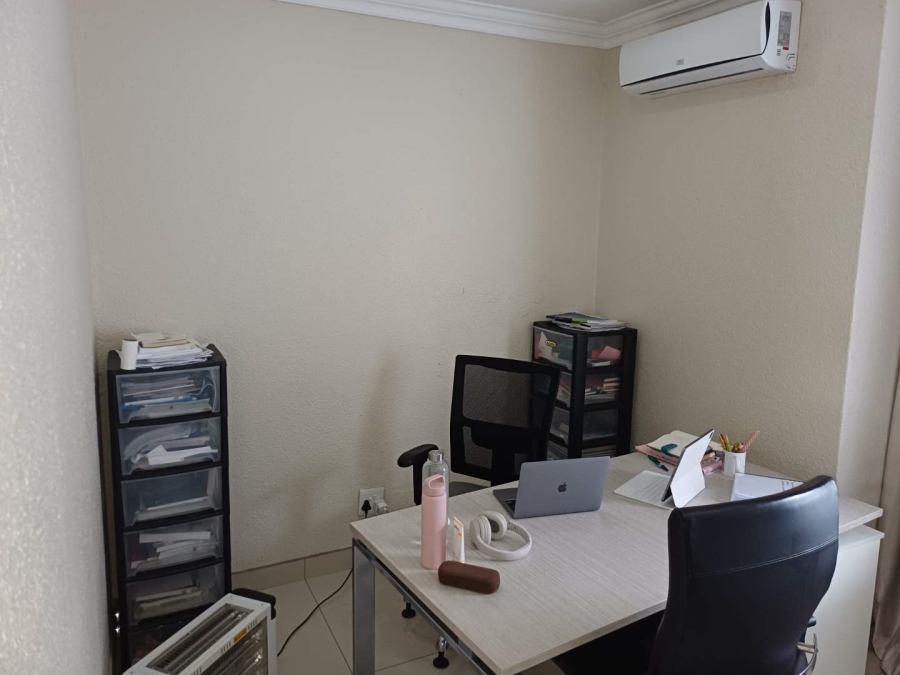 4 Bedroom Property for Sale in Willowbrook Gauteng