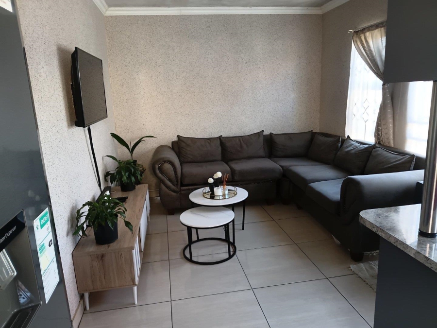 3 Bedroom Property for Sale in Clayville Gauteng