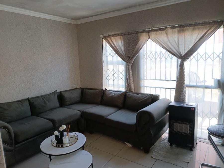 3 Bedroom Property for Sale in Clayville Gauteng