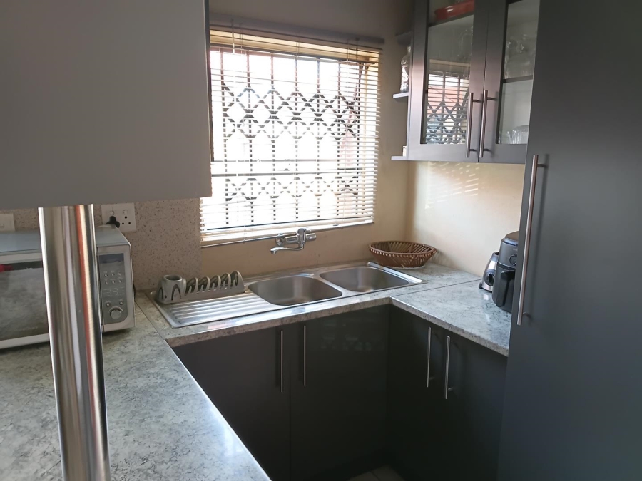 3 Bedroom Property for Sale in Clayville Gauteng