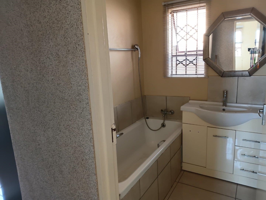 3 Bedroom Property for Sale in Clayville Gauteng