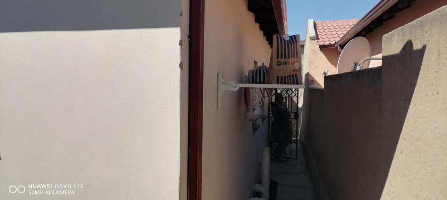 3 Bedroom Property for Sale in Clayville Gauteng