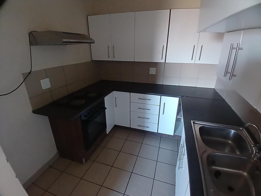 To Let 1 Bedroom Property for Rent in Die Hoewes Gauteng