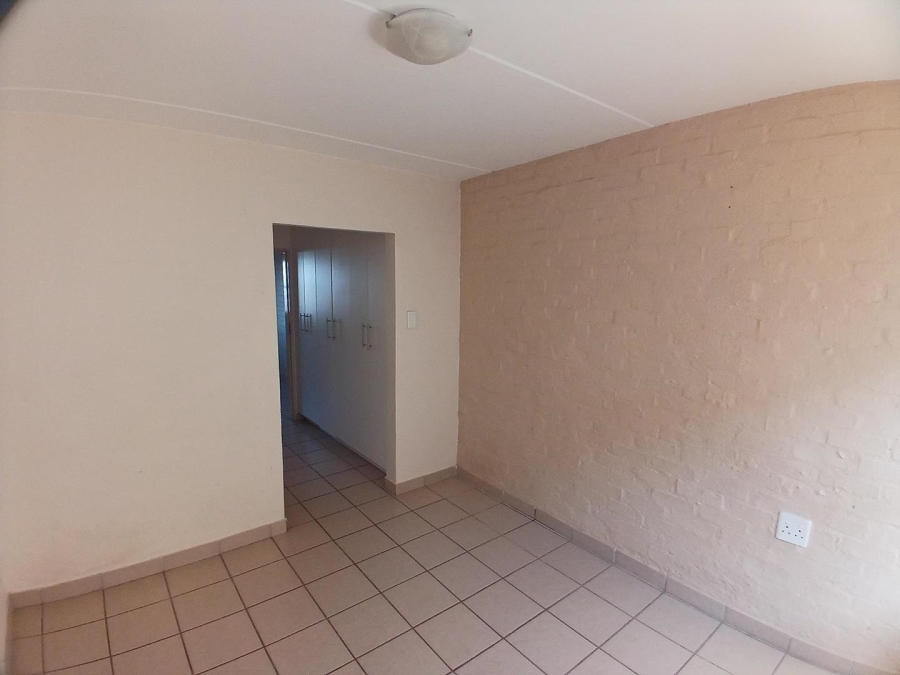 To Let 1 Bedroom Property for Rent in Die Hoewes Gauteng