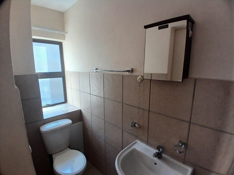 To Let 1 Bedroom Property for Rent in Die Hoewes Gauteng
