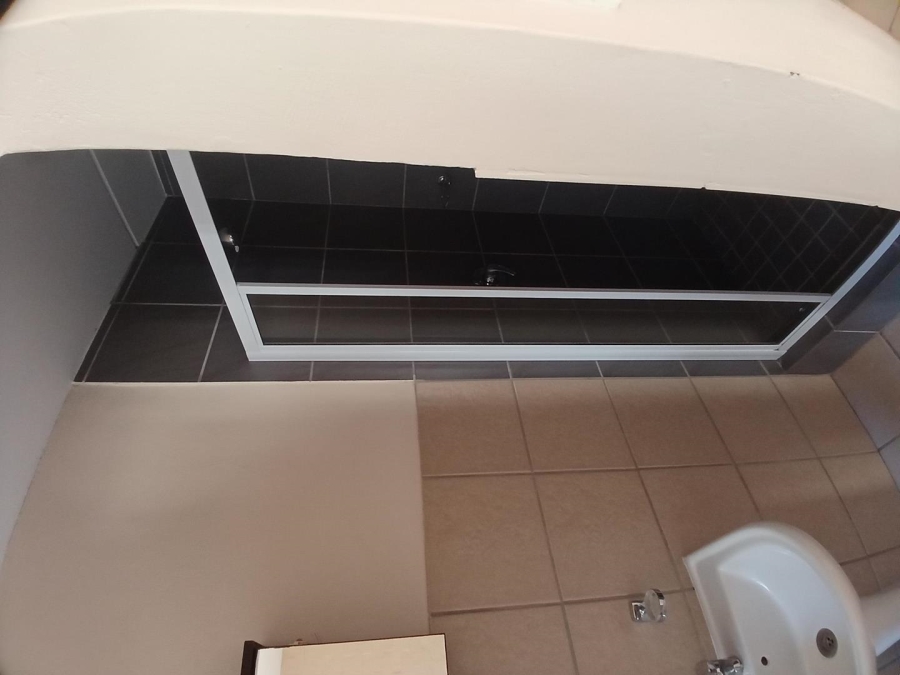 To Let 1 Bedroom Property for Rent in Die Hoewes Gauteng