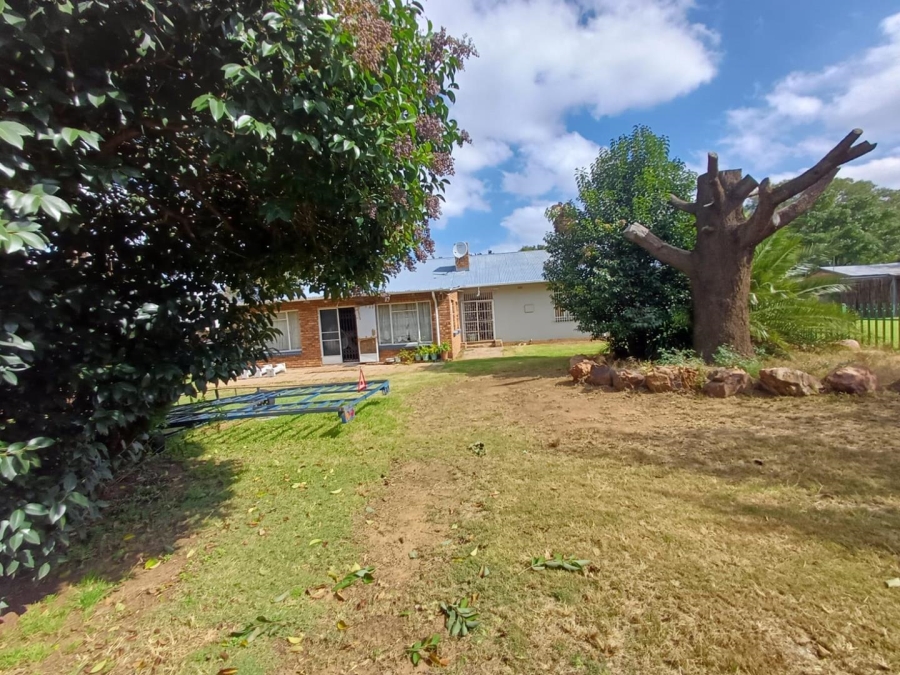 5 Bedroom Property for Sale in Struisbult Gauteng